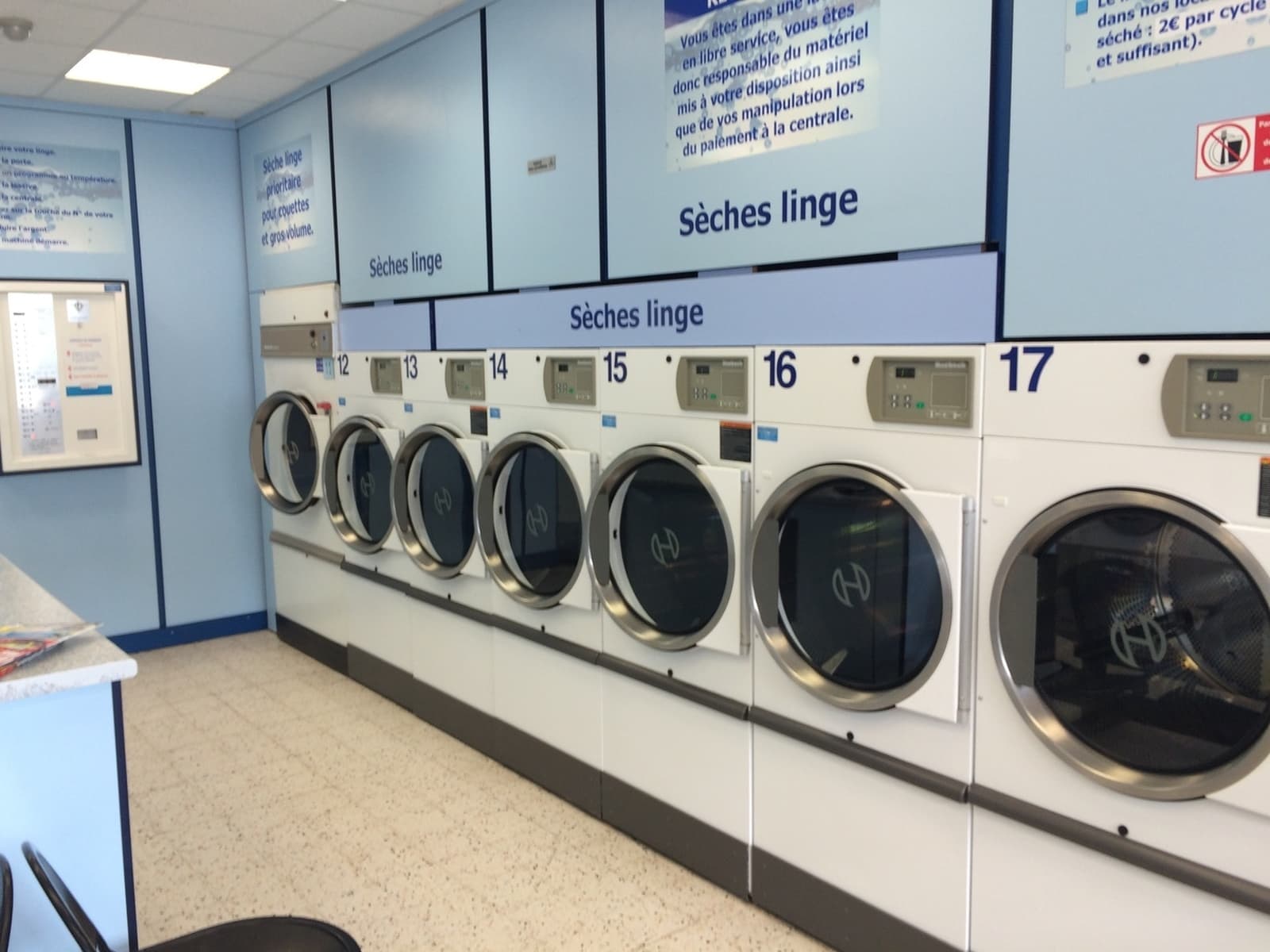 Laverie libre-service Ma Pince à Linge — Centre Cial de la Butte Montceau, Avon